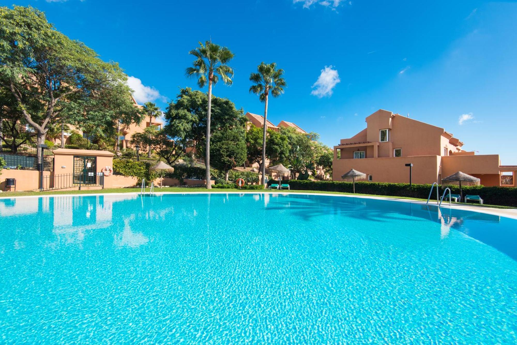 Rentandhomes Penthouse Elviria Golf Марбеля Екстериор снимка